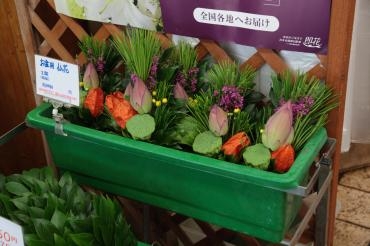 お盆のお花が出そろいました 花屋ブログ 京都府宇治市の花屋 フラワーショップはなまつにフラワーギフトはお任せください 当店は 安心と信頼の花キューピット加盟店です 花キューピットタウン