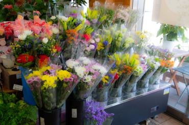 お盆のお花や関連商品が入荷しはじめました 花屋ブログ 京都府宇治市の花屋 フラワーショップはな まつにフラワーギフトはお任せください 当店は 安心と信頼の花キューピット加盟店です 花キューピットタウン