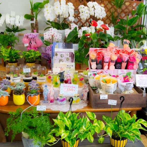 「フラワーショップはなまつ」　（京都府宇治市）の花屋店舗写真3